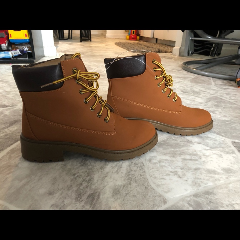 NWOT BAMBOO tan lace up light Weight boots SZ 10 - Picture 4 of 6
